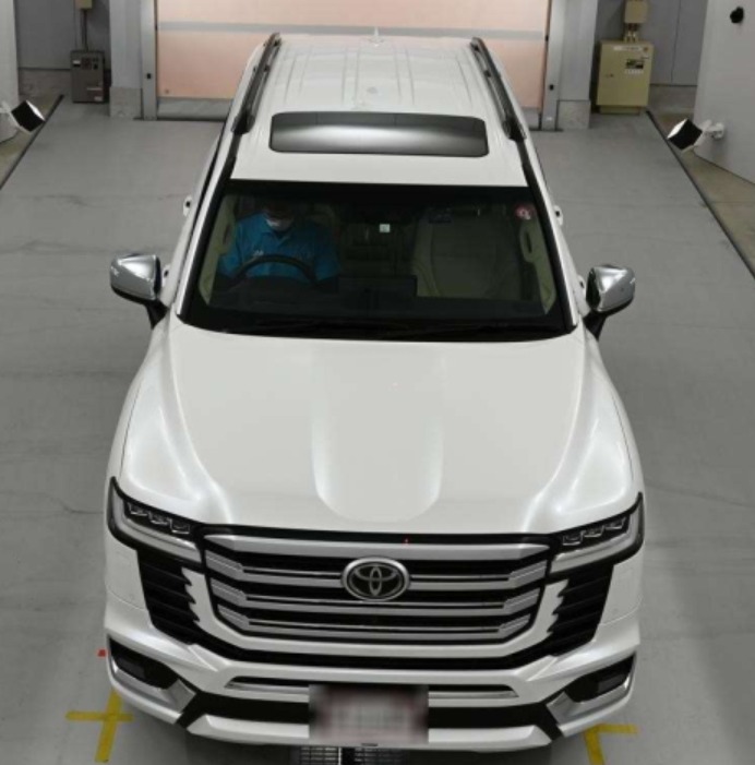 2023 Toyota Land Cruiser Wagon  ZX 4WD — photo 8
