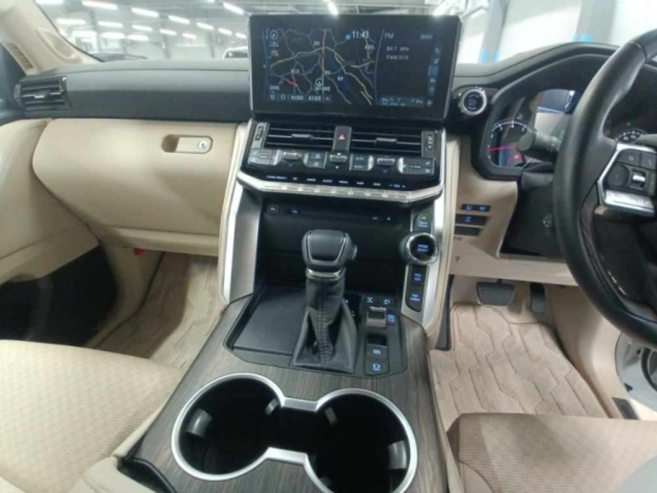 2023 Toyota Land Cruiser Wagon  ZX 4WD — photo 10