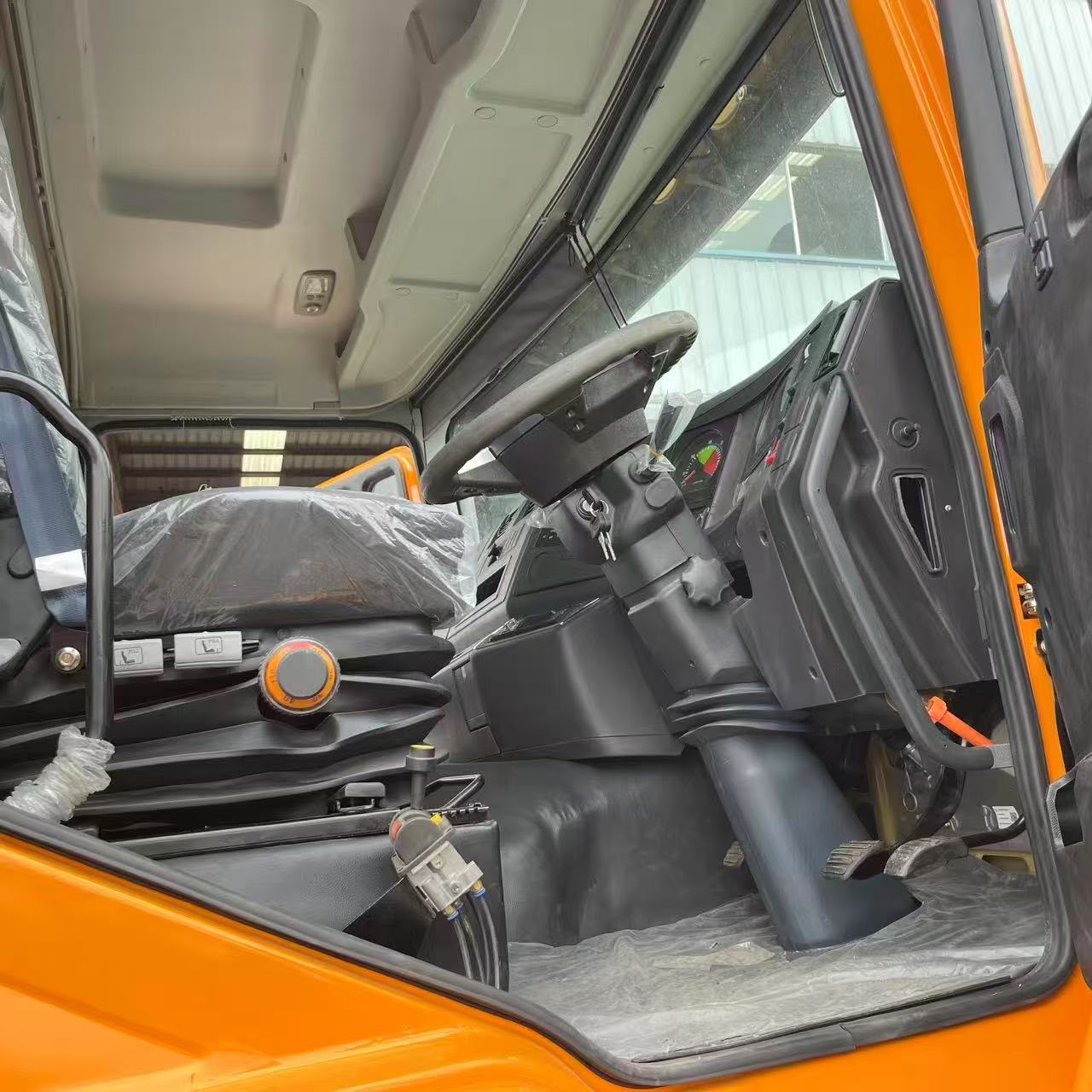 2021 SHACMAN Van — photo 4