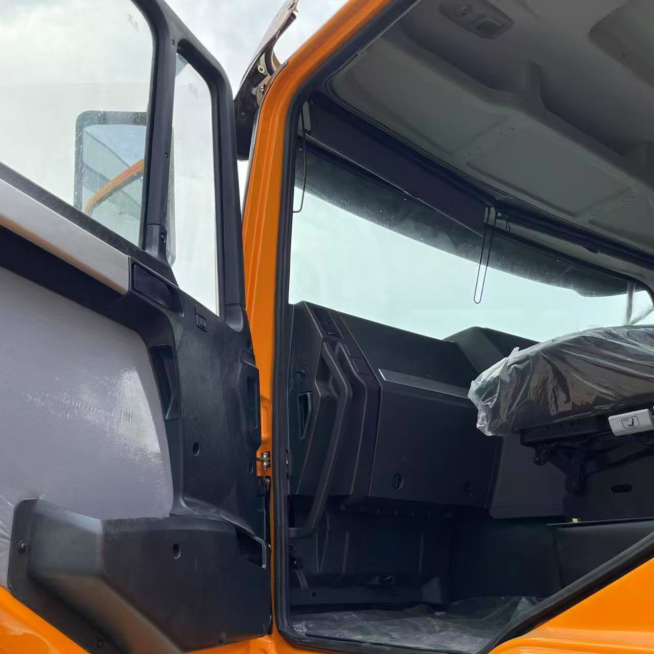 2021 SHACMAN Van — photo 9