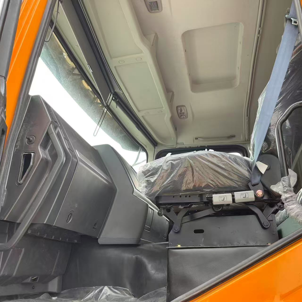 2021 SHACMAN Van — photo 12
