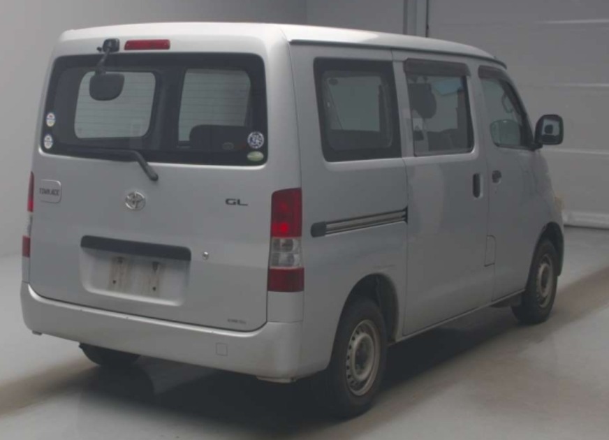 2012 Town Ace Van — photo 2