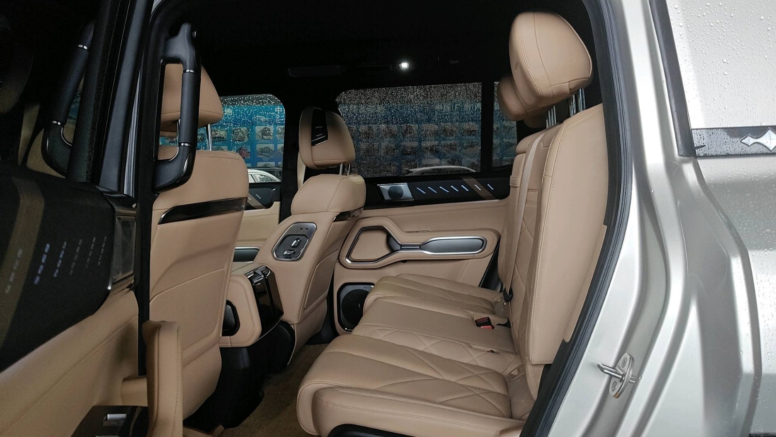 2025 BYD Leopard 8 — photo 4