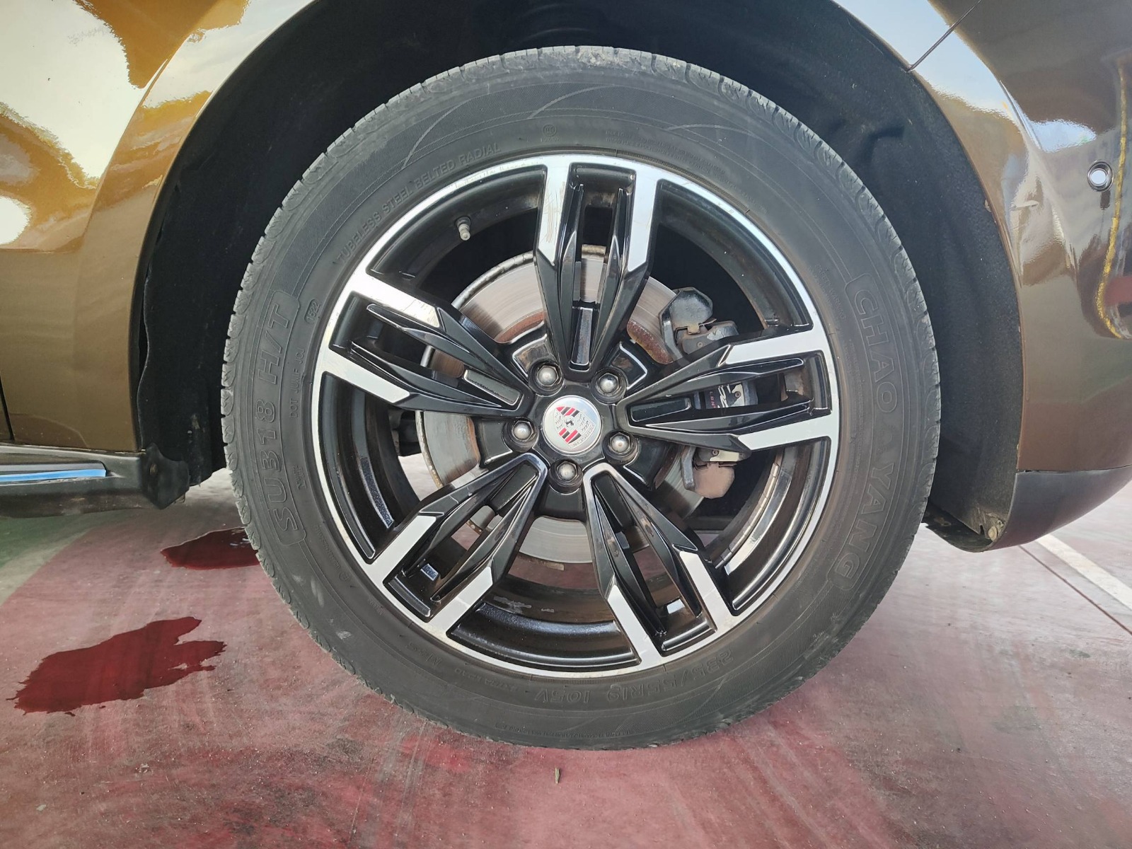 2017 Zotye SR9 — photo 7