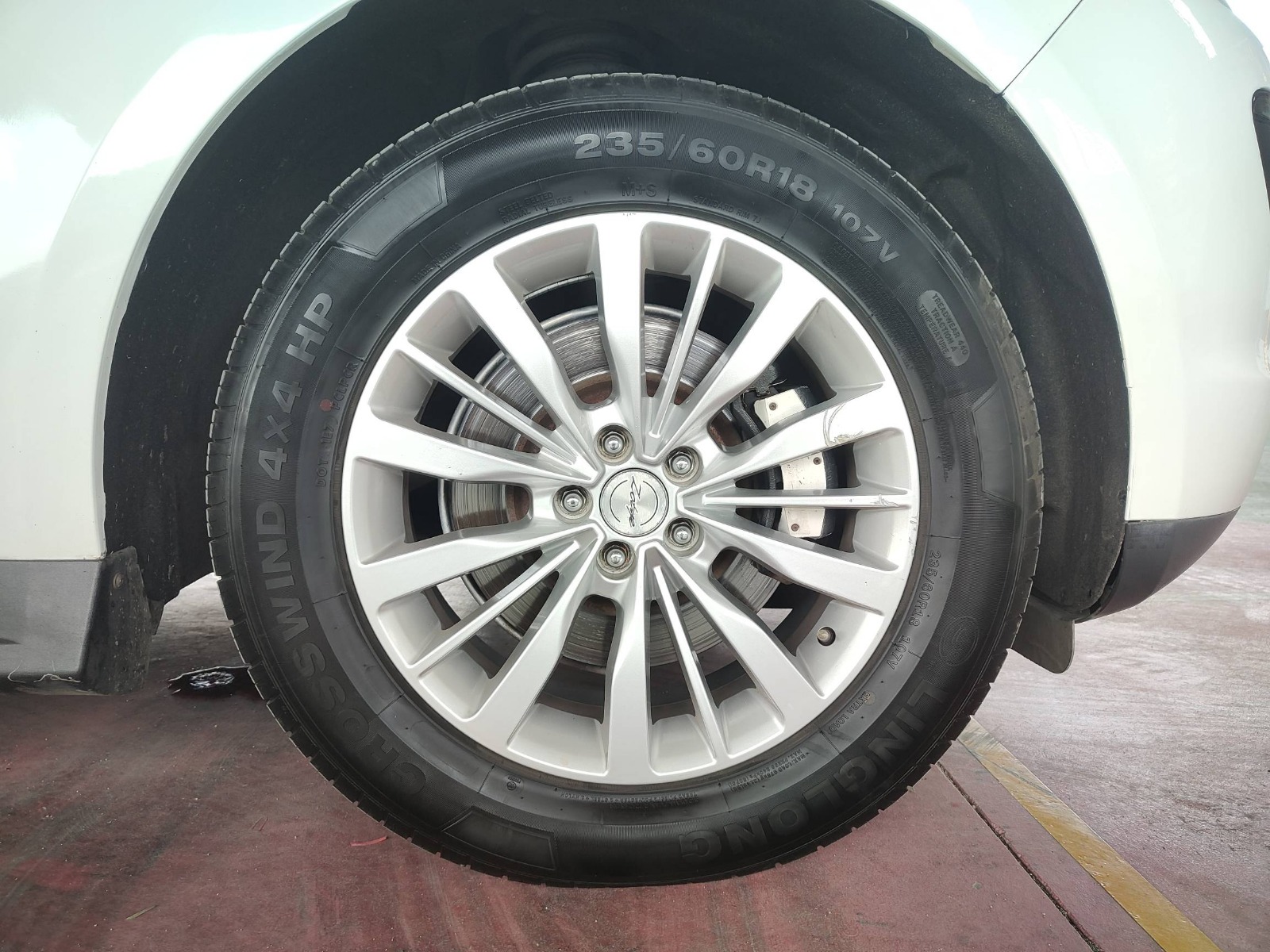 2017 Zotye SR9 — photo 8