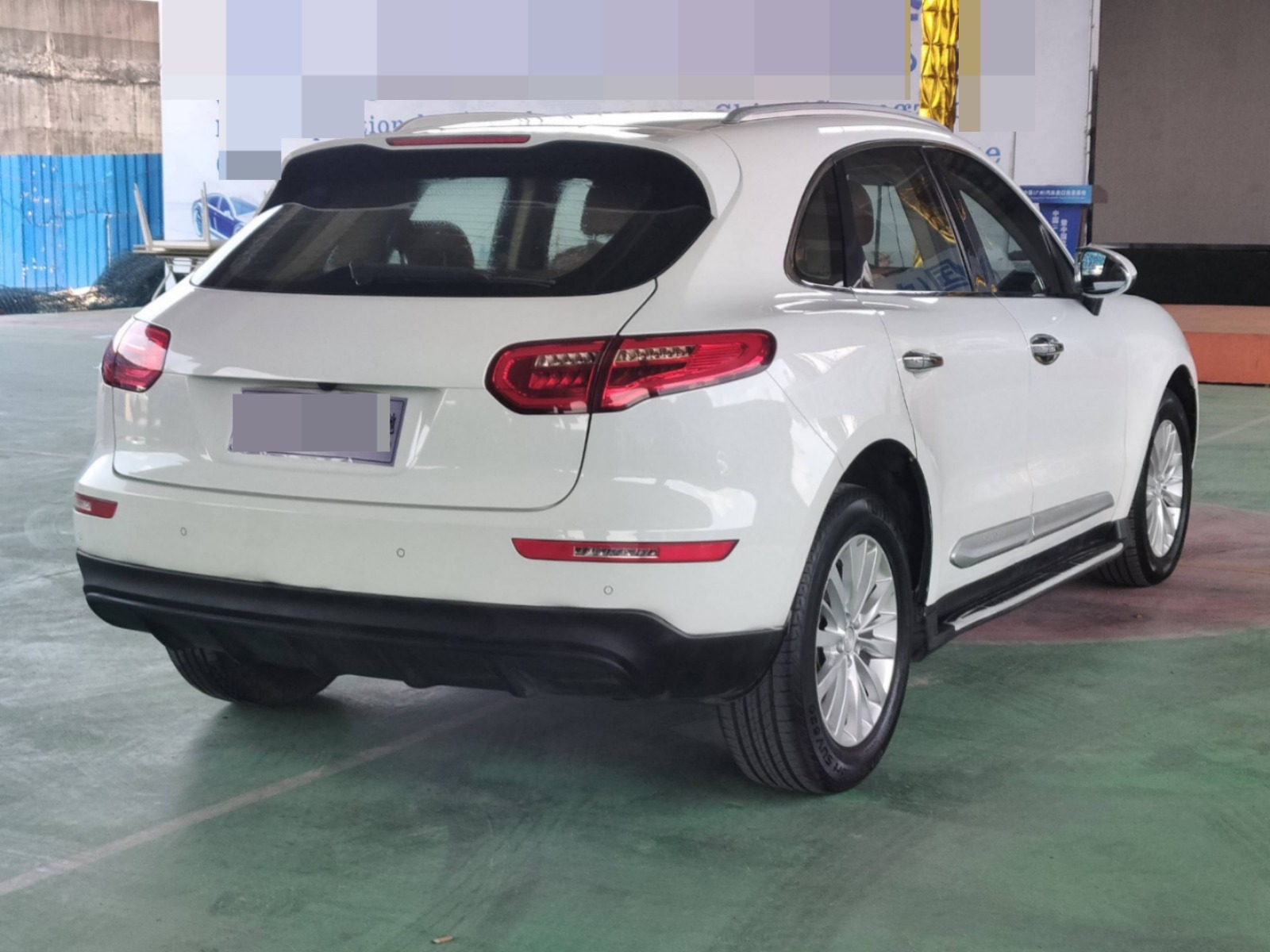 2017 Zotye SR9 — photo 10