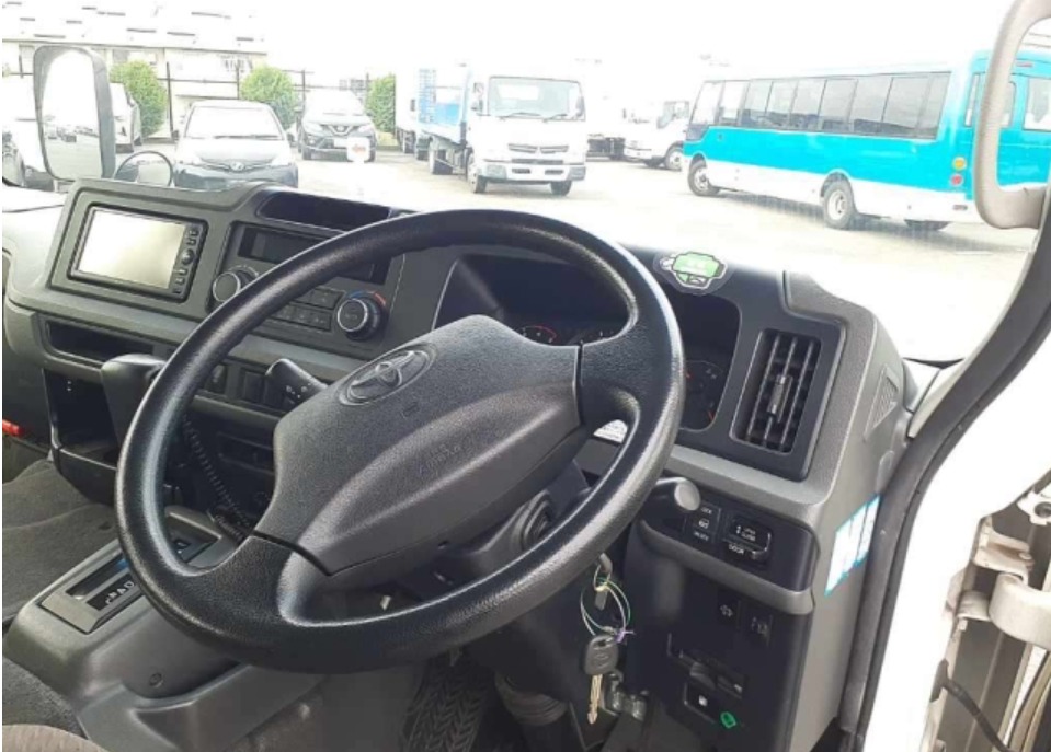 2011 TOYOTA Coaster — photo 9
