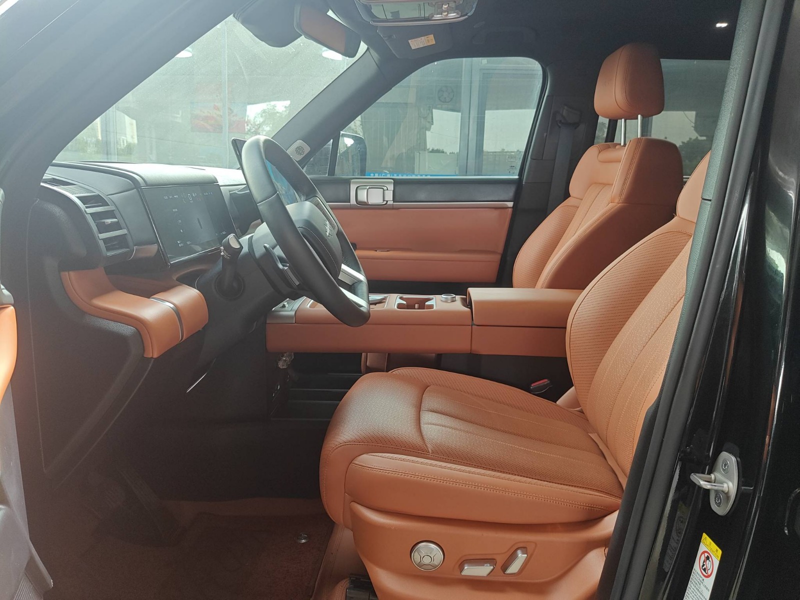 2025 BYD Leopard Titanium 7 — photo 2