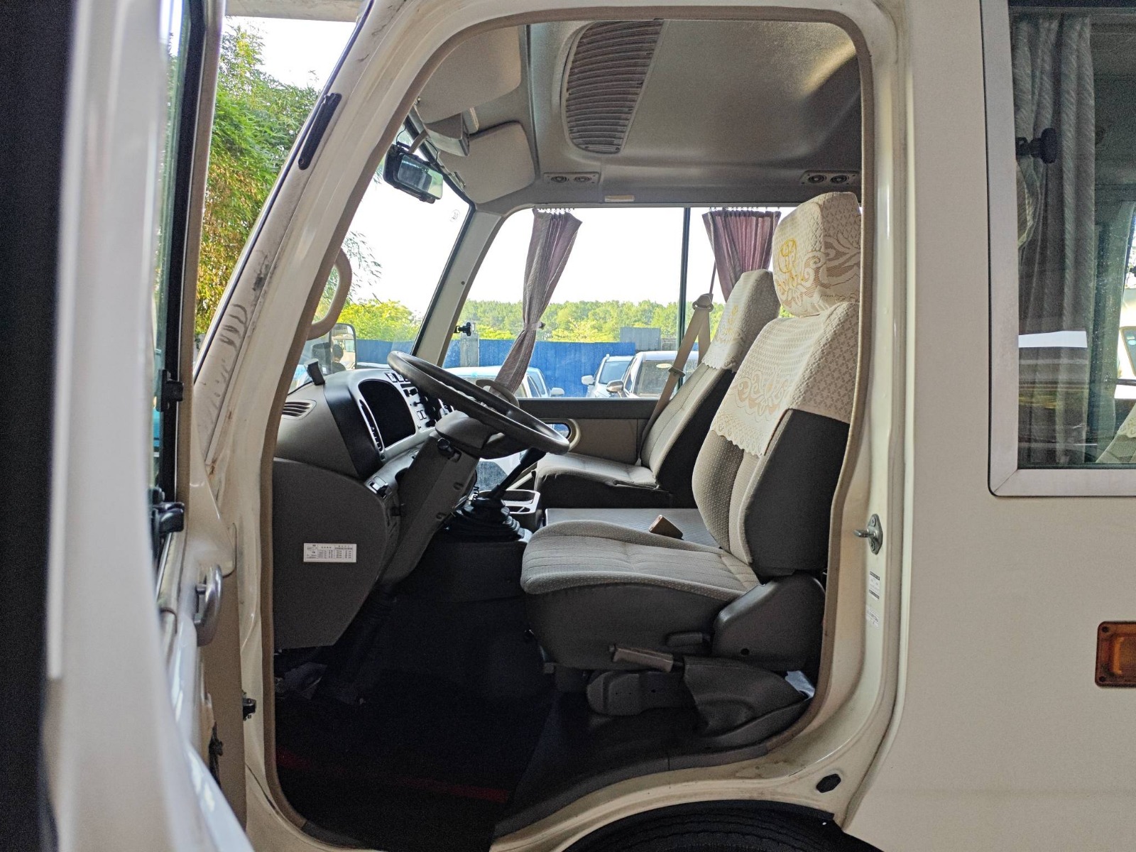 2004 Toyota Coaster Minibus — photo 2