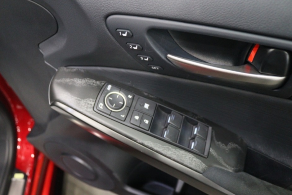 2025 Lexus IS 300h — photo 12