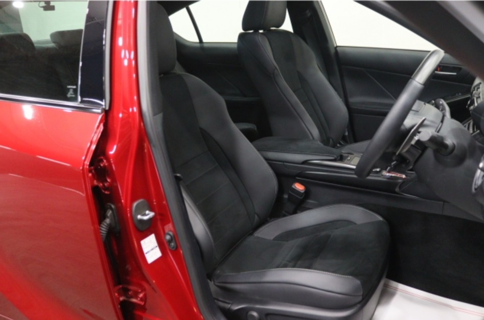2025 Lexus IS 300h — photo 14