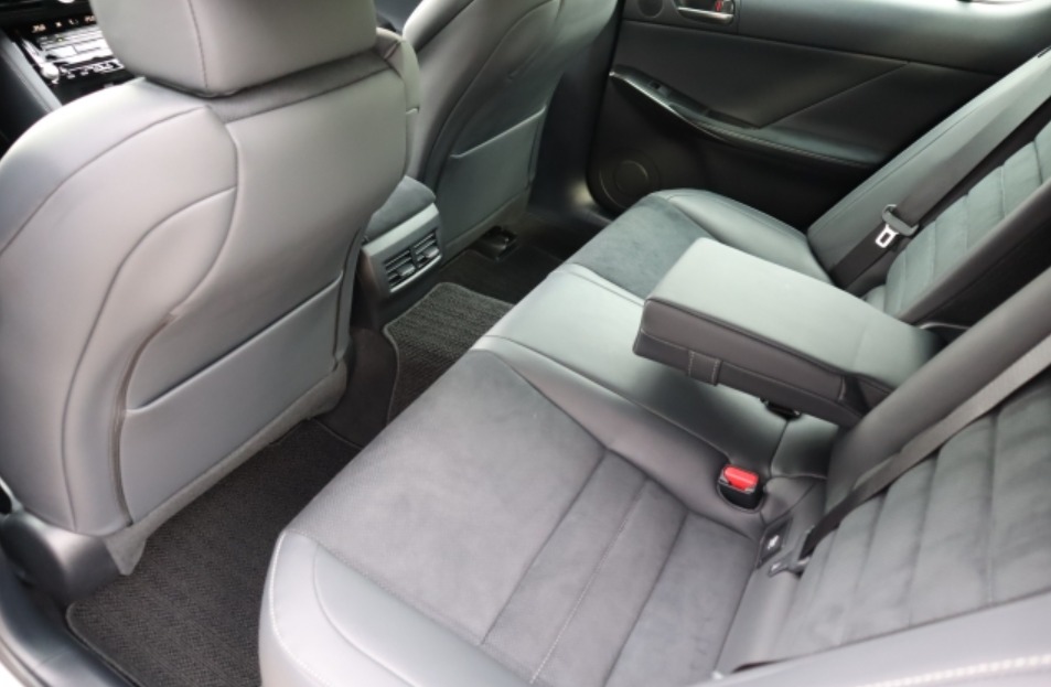 2025 Lexus IS 6AA-AVE30 — photo 6