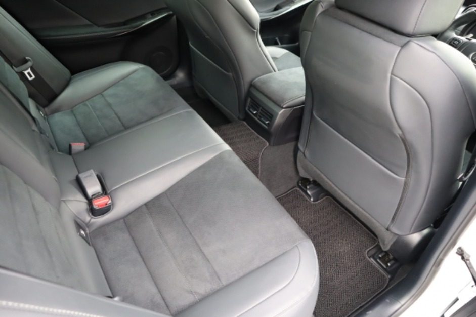2025 Lexus IS 6AA-AVE30 — photo 7