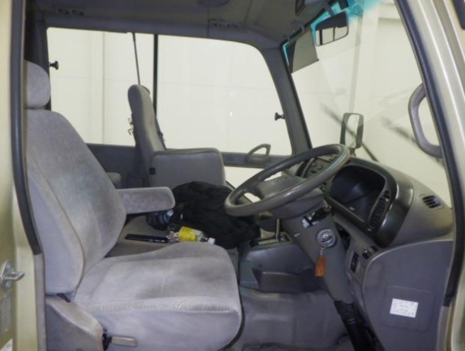 2002 Toyota Coaster — photo 4