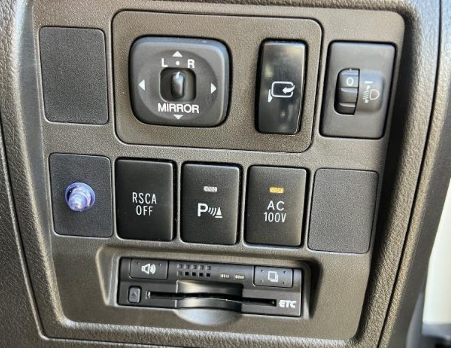 2010 TOYOTA    Land Cruiser Wagon AX URJ202-5001094 — photo 5