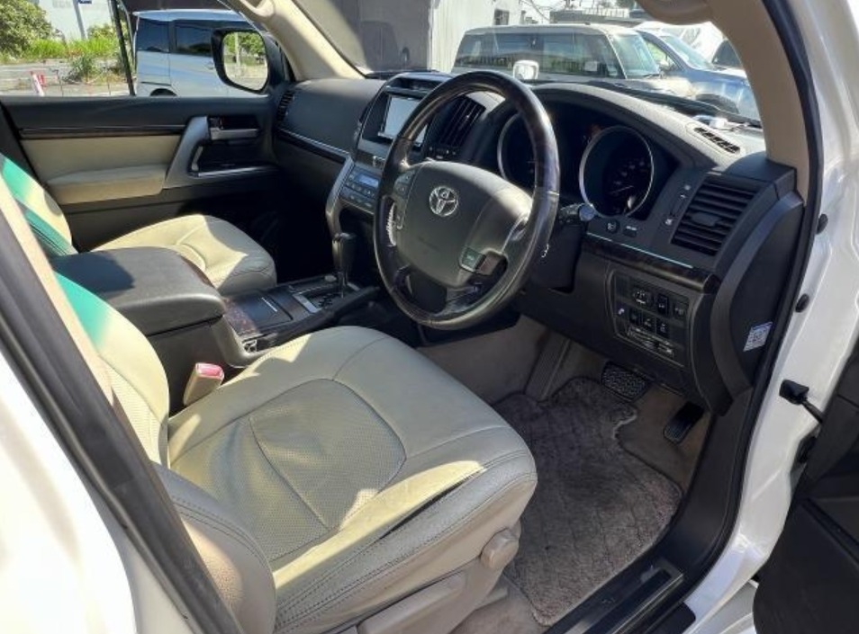 2010 TOYOTA    Land Cruiser Wagon AX URJ202-5001094 — photo 7
