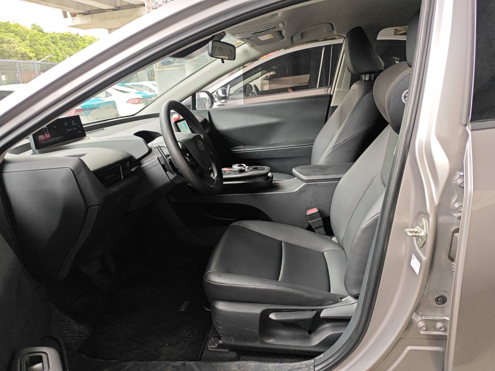 2025 Toyota bZ3 — photo 2