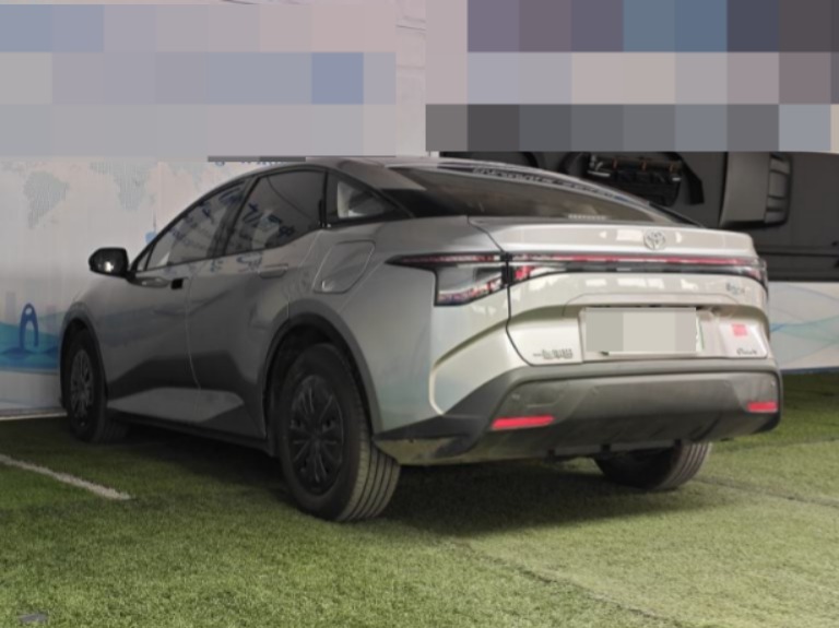 2025 Toyota bZ3 — photo 11