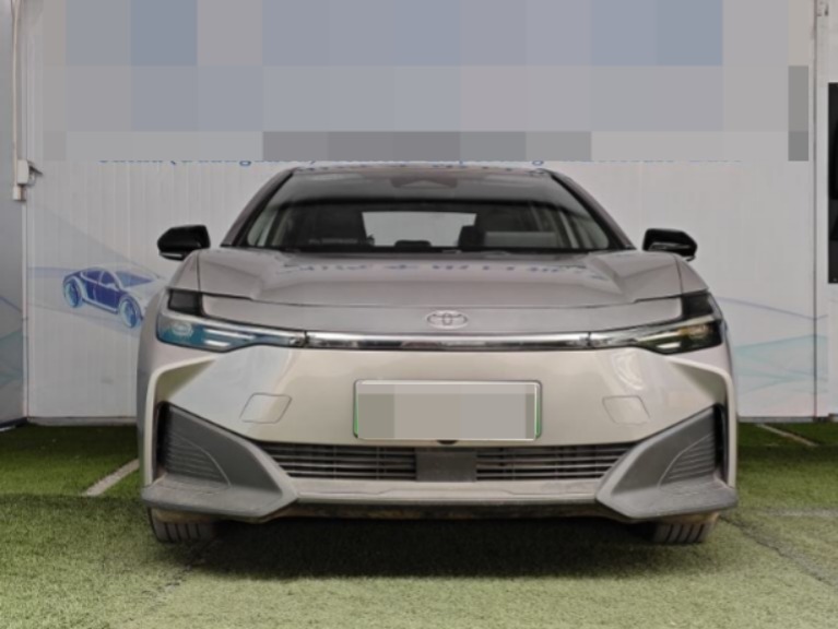 2025 Toyota bZ3 — photo 12