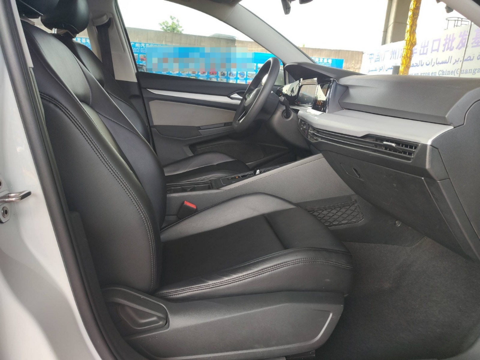 2023 Volkswagen Golf 200TSI DSG — photo 2