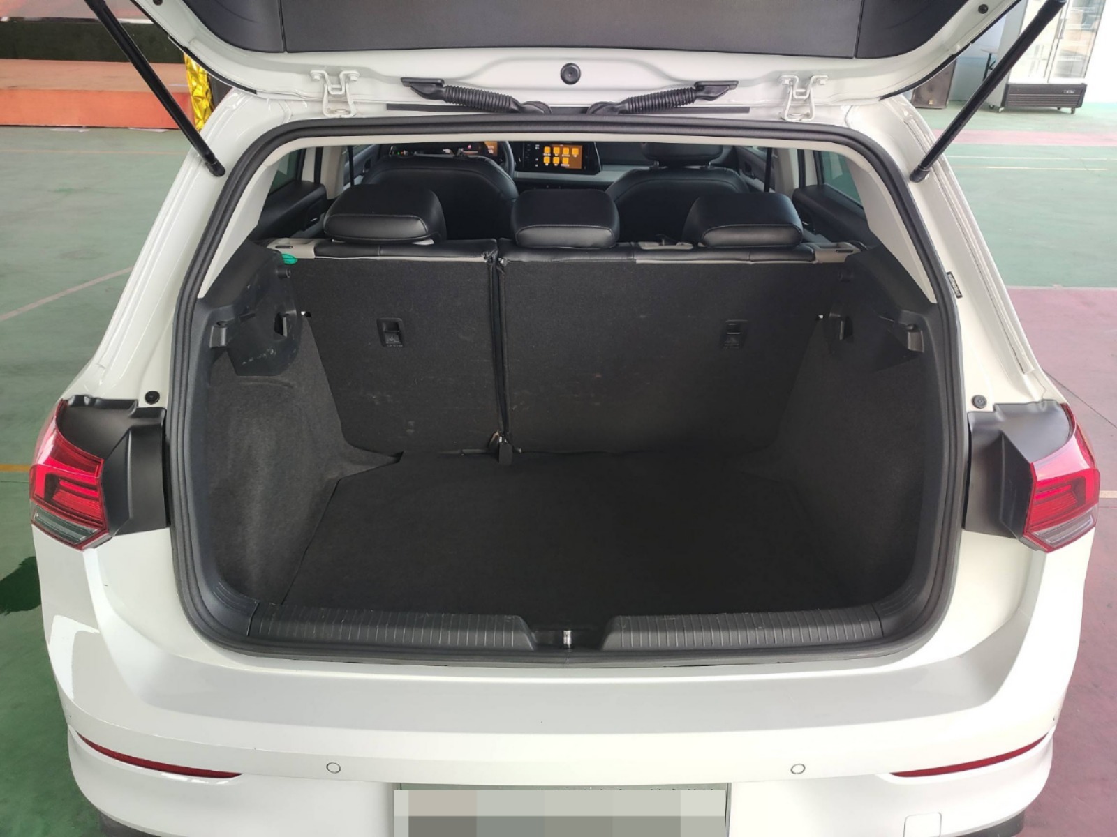 2023 Volkswagen Golf 200TSI DSG — photo 10