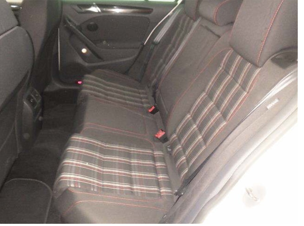 2011 VOLKSWAGEN VW Golf — photo 2
