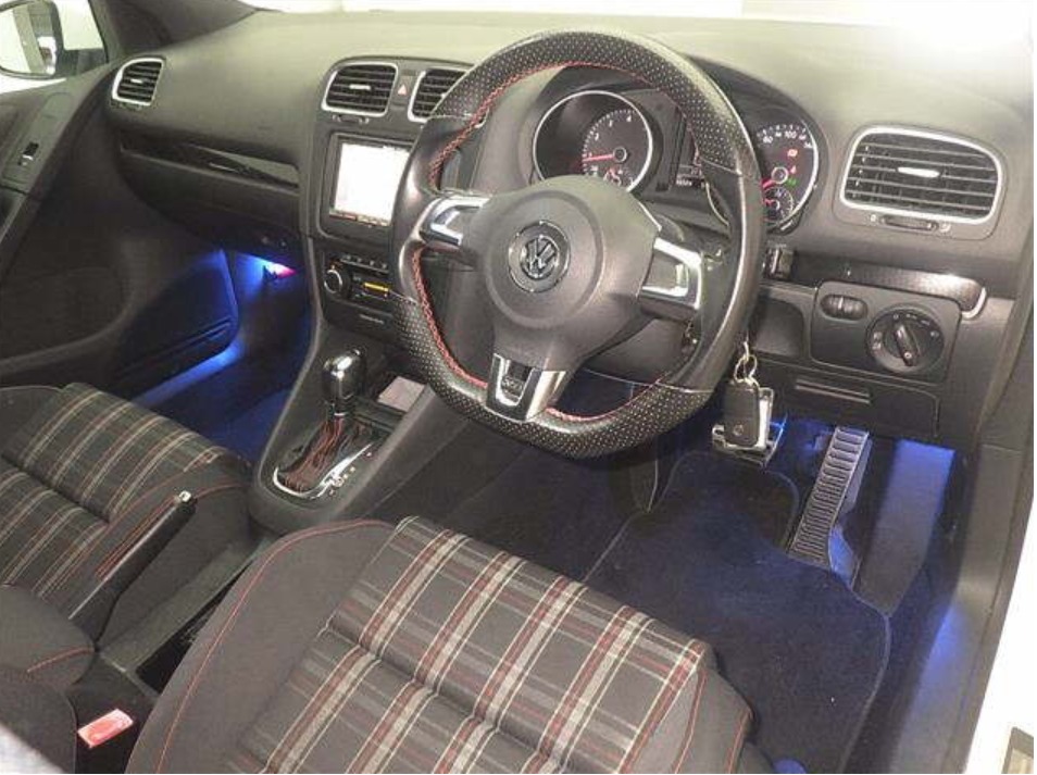 2011 VOLKSWAGEN VW Golf — photo 3