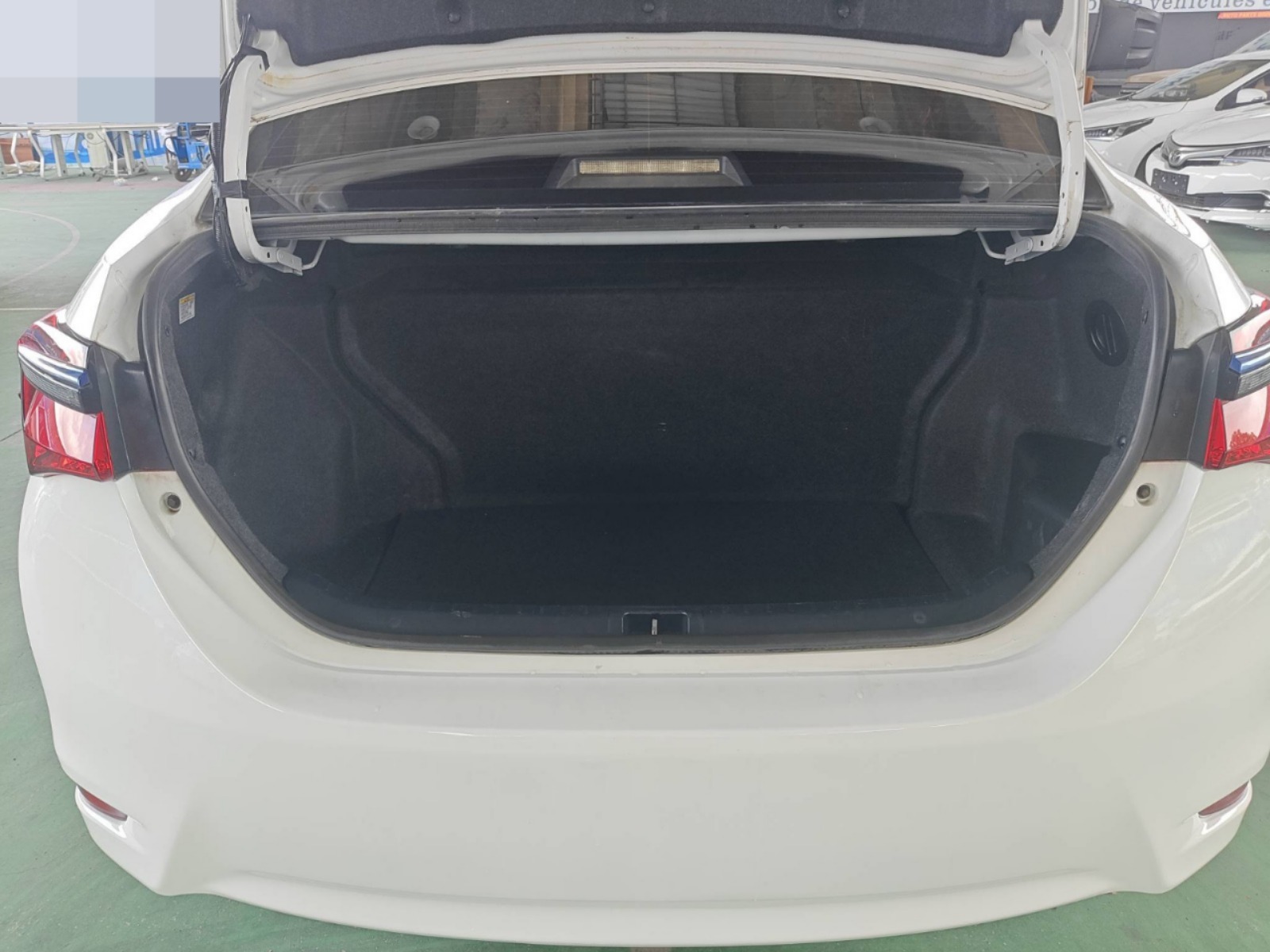 2021 Toyota Corolla Hybrid E+ — photo 3
