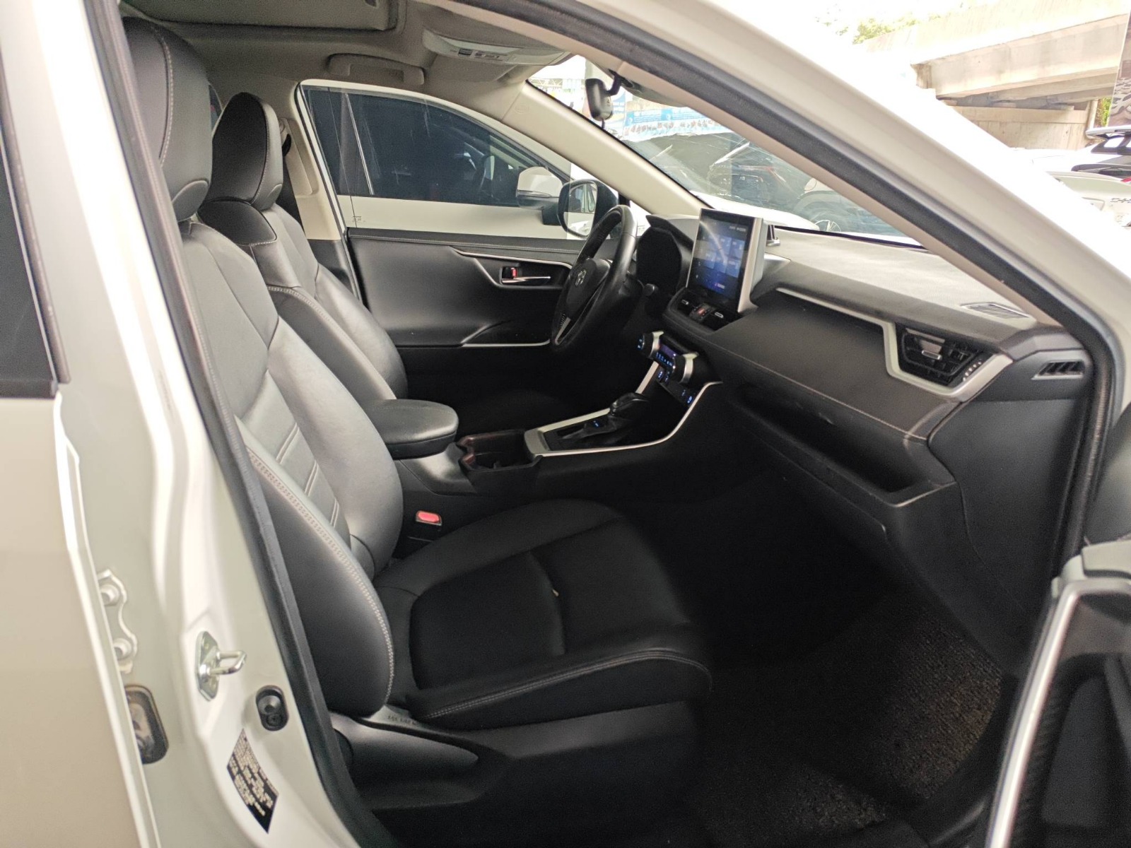 2023 Toyota RAV4 — photo 4
