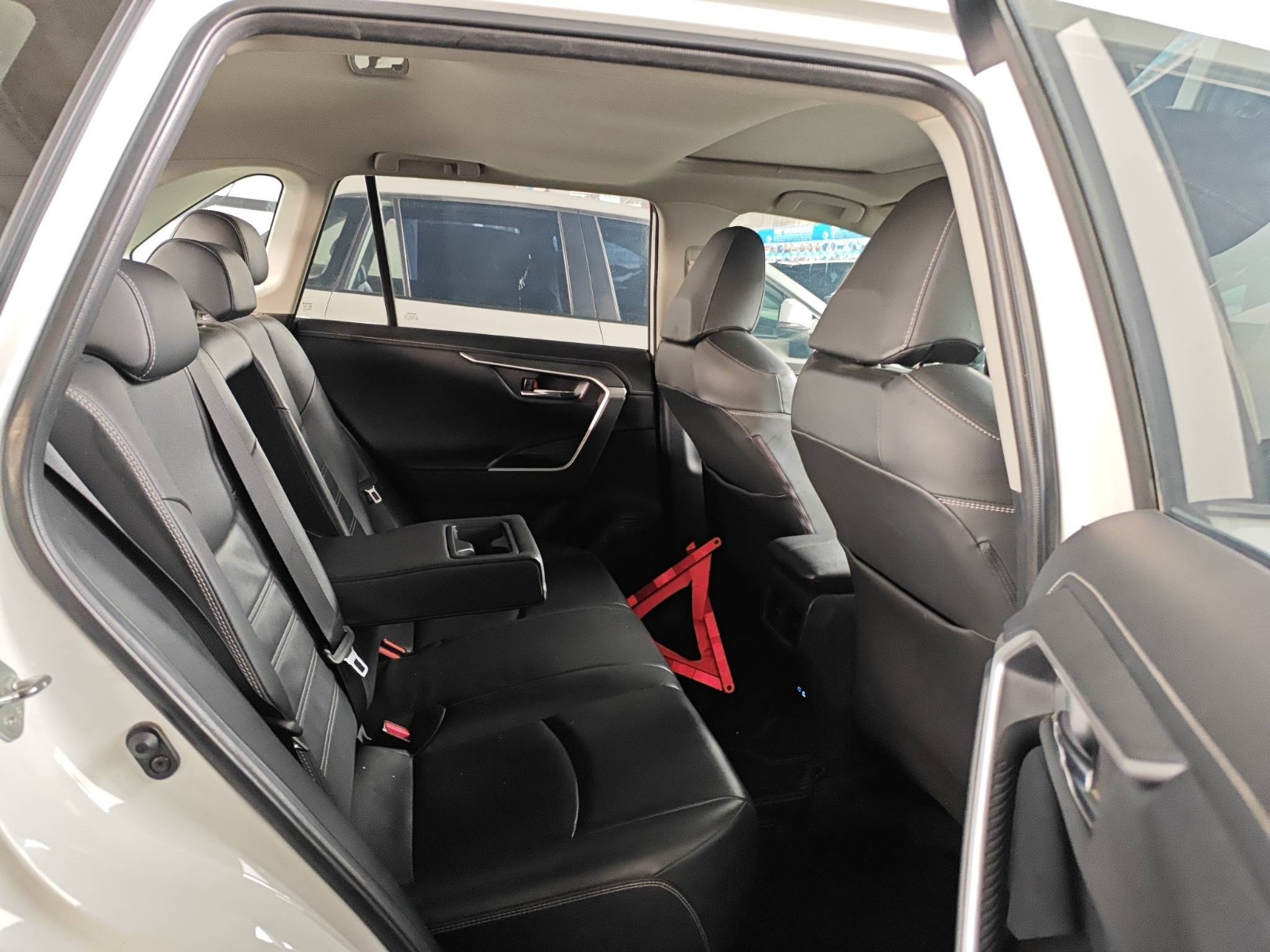2023 Toyota RAV4 — photo 5