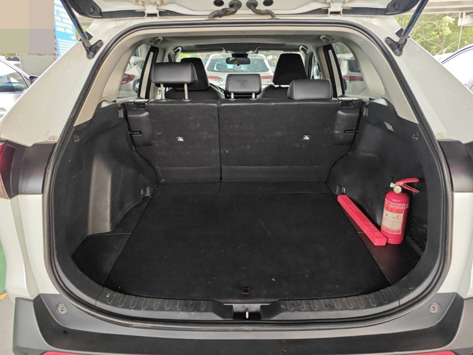 2023 Toyota RAV4 — photo 7