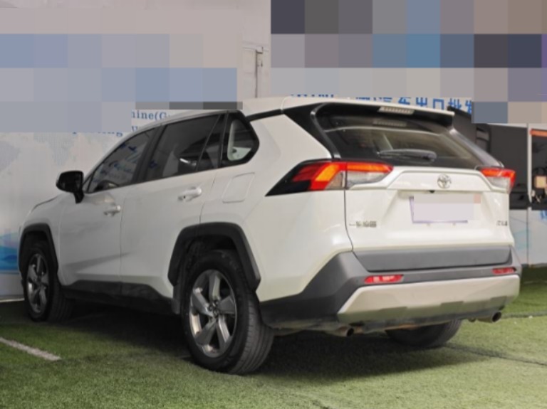 2023 Toyota RAV4 — photo 8