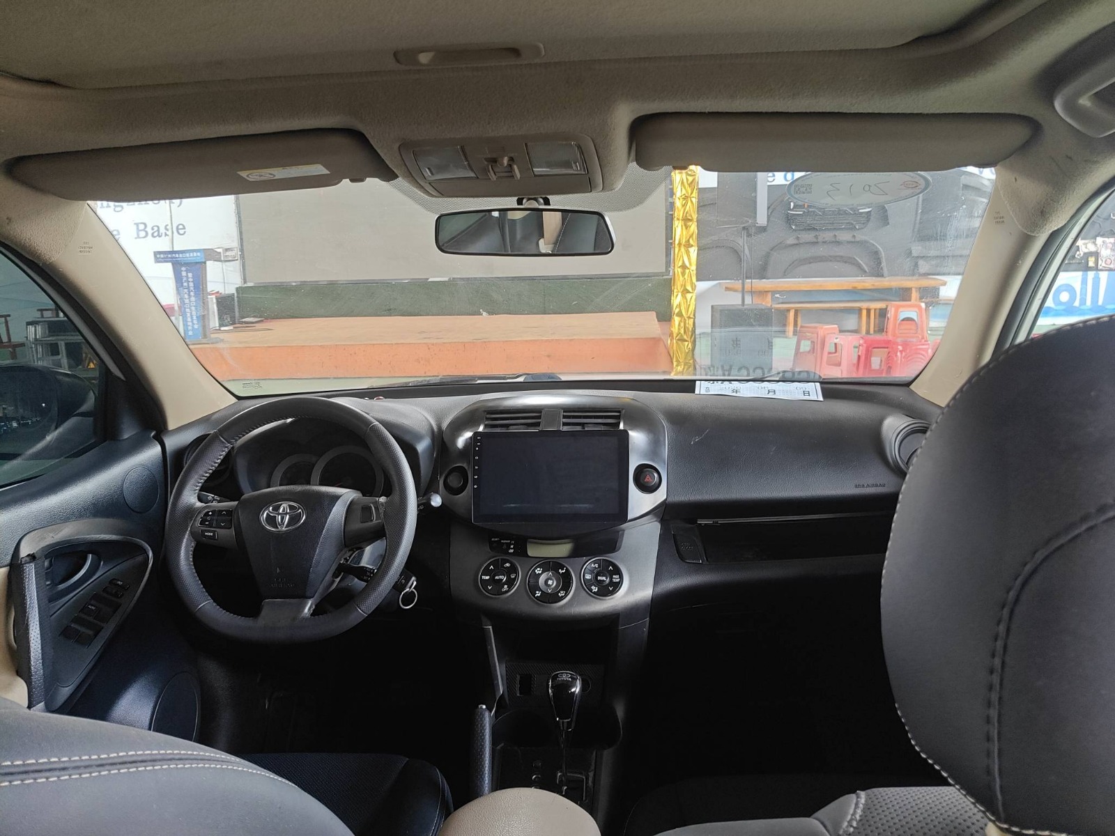 2013 Toyota RAV4 — photo 2