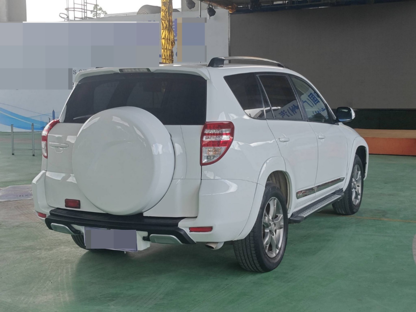 2013 Toyota RAV4 — photo 4