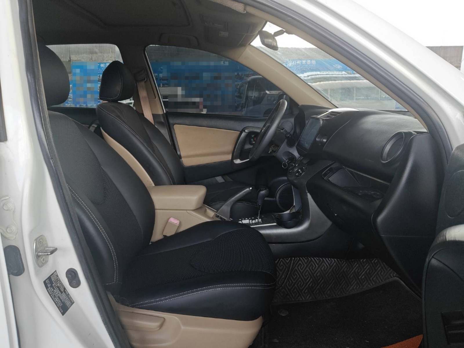 2013 Toyota RAV4 — photo 10