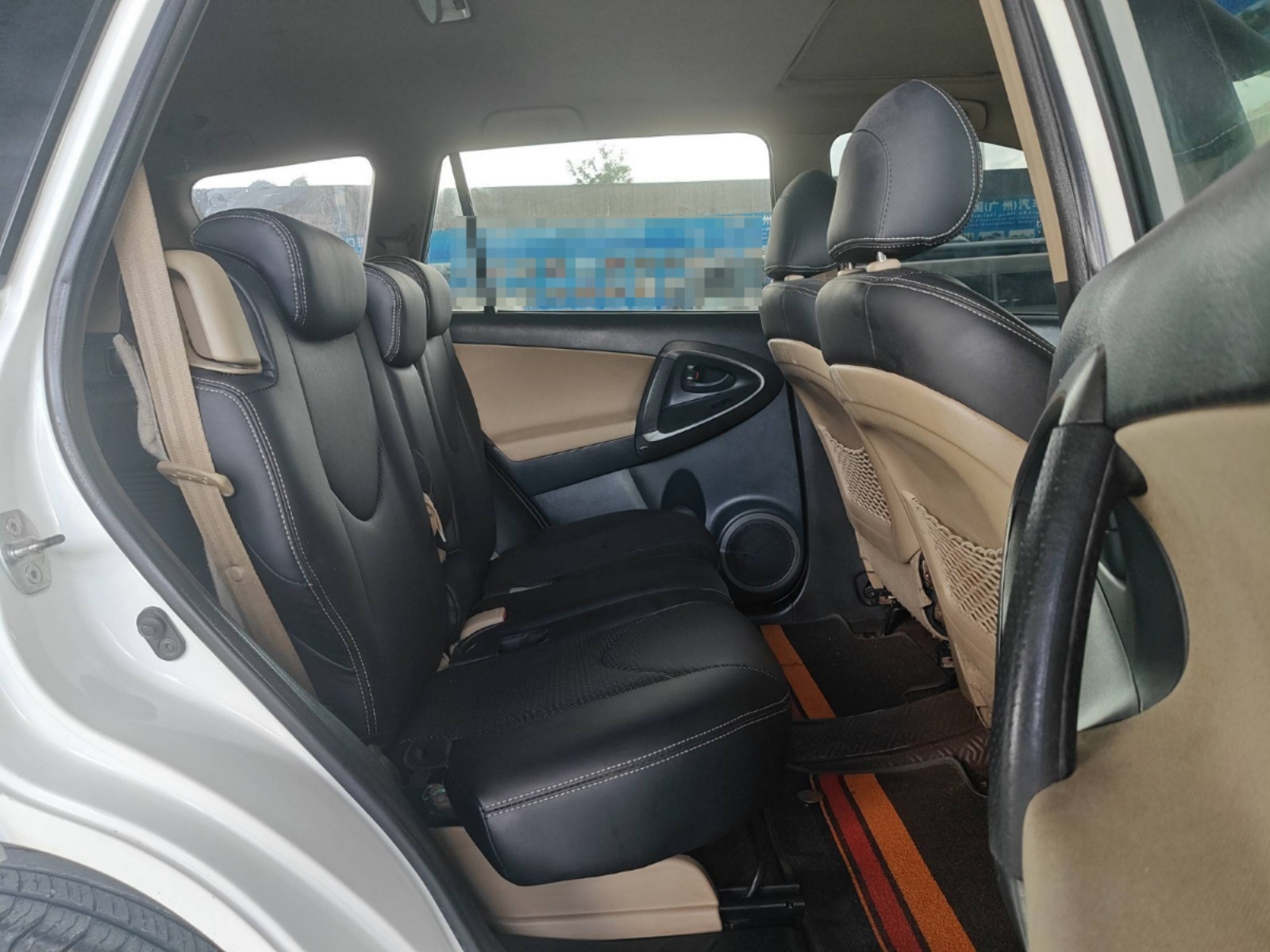 2013 Toyota RAV4 — photo 11