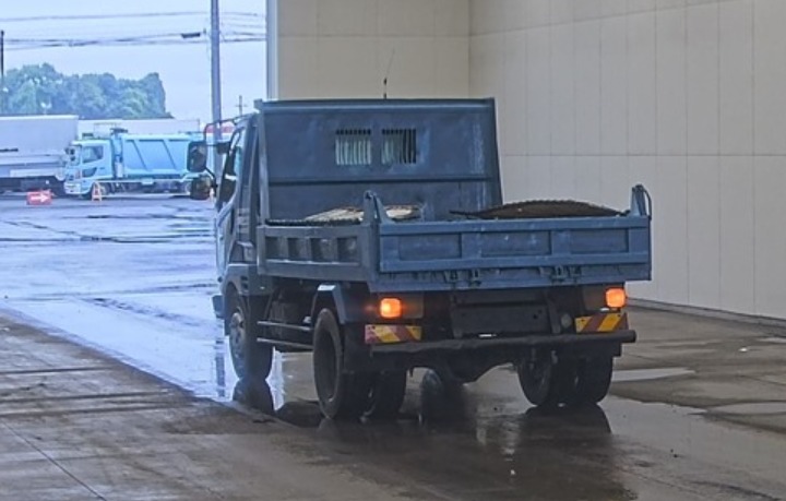1998 Mitsubishi   Fuso Fighter — photo 3
