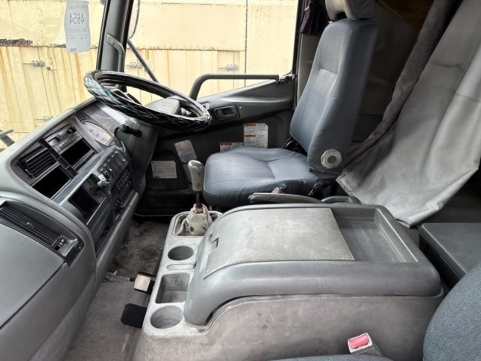 1998 Mitsubishi   Fuso Fighter — photo 6