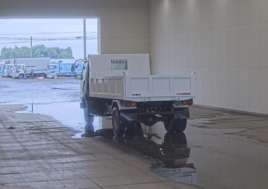 1998 Mitsubishi Fuso Fighter — photo 4