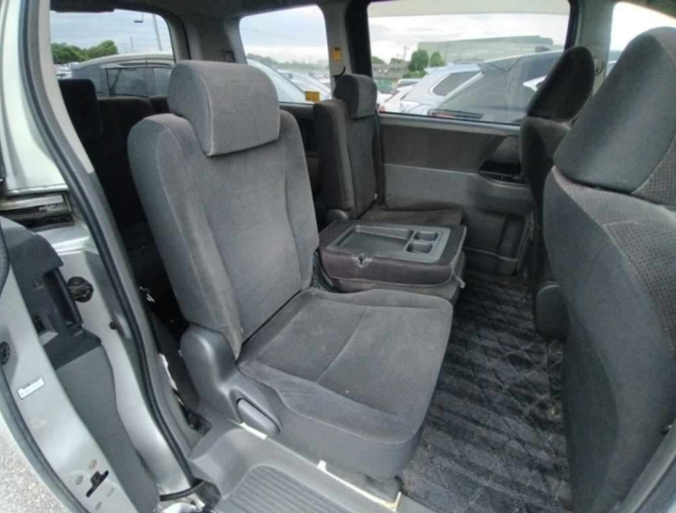 2008 TOYOTA Noah — photo 3
