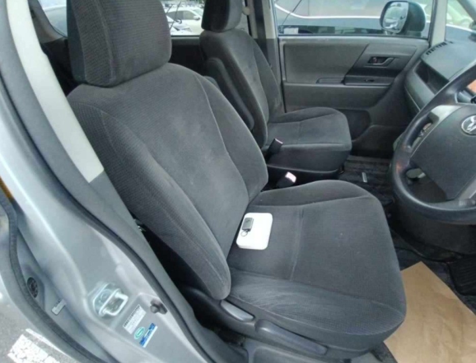 2008 TOYOTA Noah — photo 4