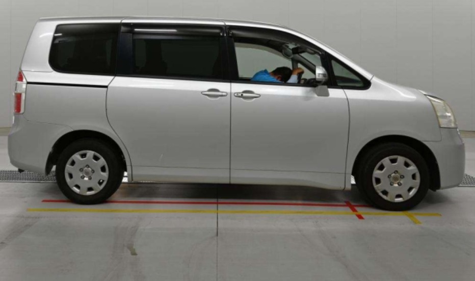 2008 TOYOTA Noah — photo 8