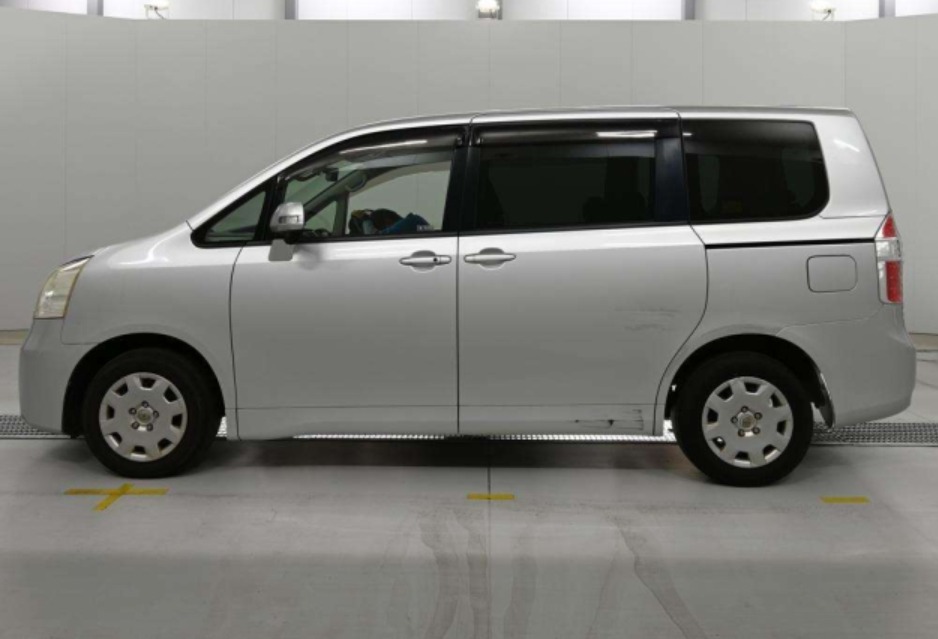 2008 TOYOTA Noah — photo 9