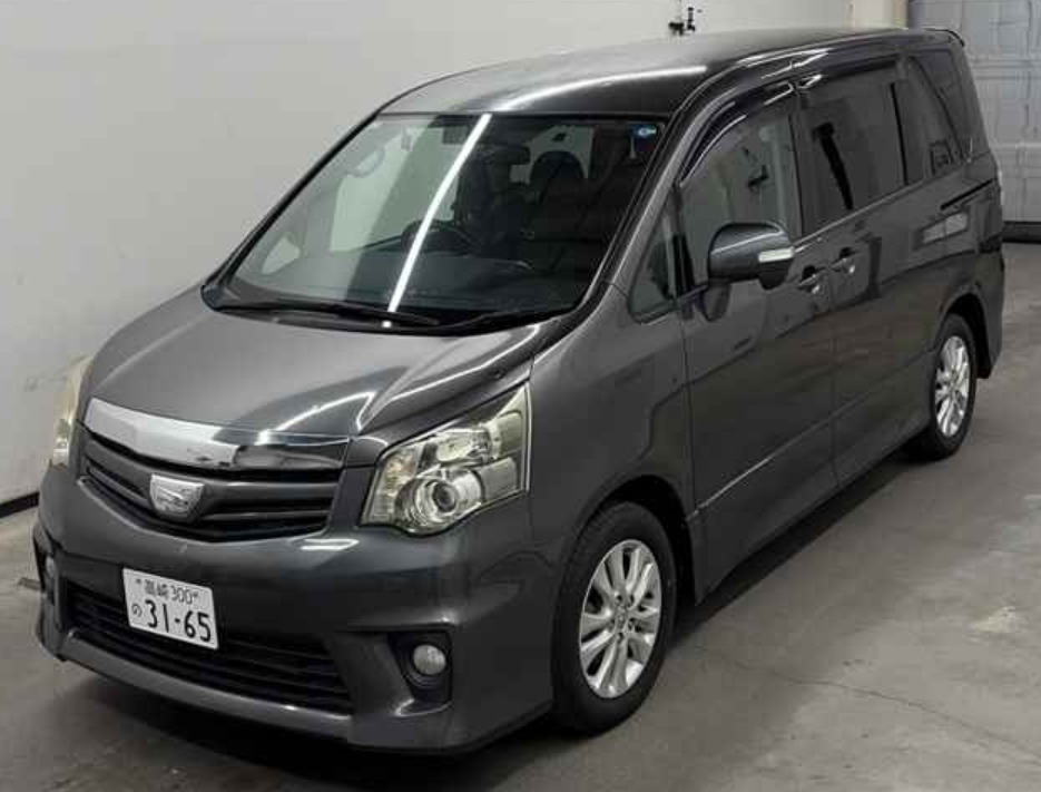 2010 Toyota Noah — photo 7