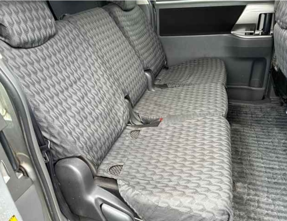2009 Toyota Noah — photo 4
