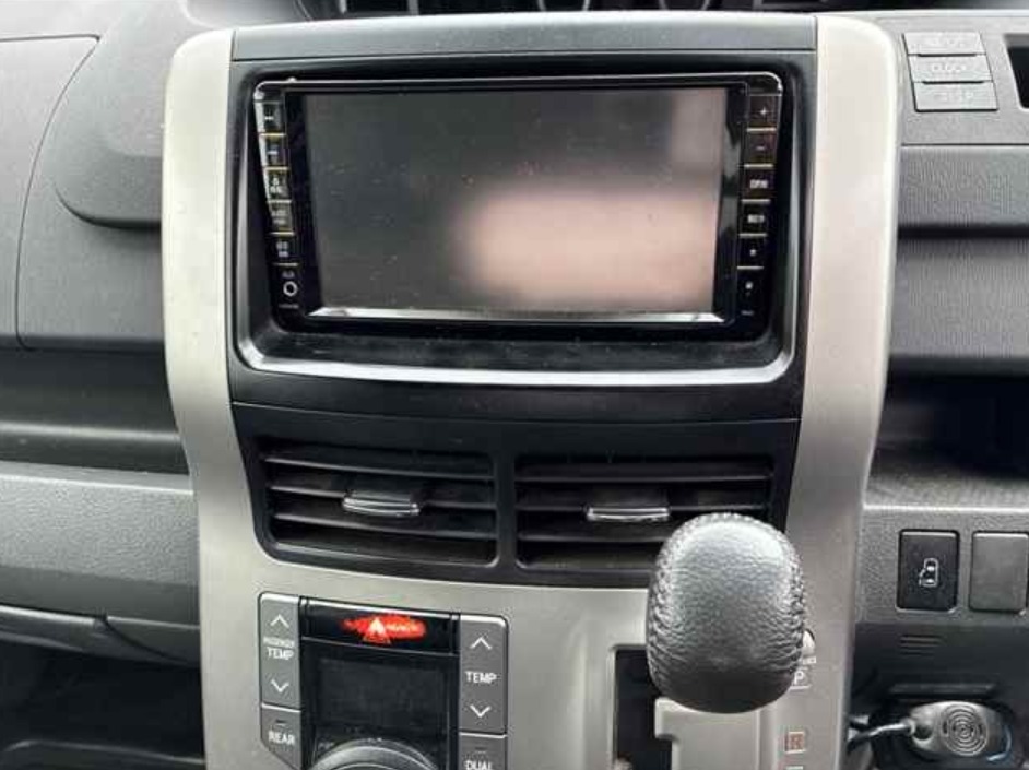 2009 Toyota Noah — photo 6