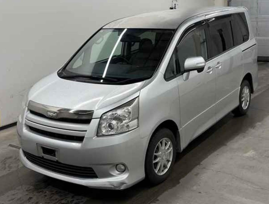 2009 Toyota Noah — photo 8