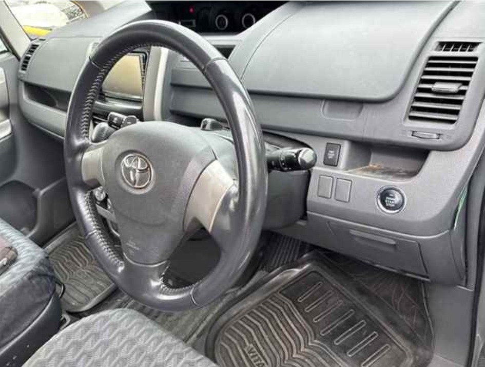 2009 Toyota Noah — photo 9