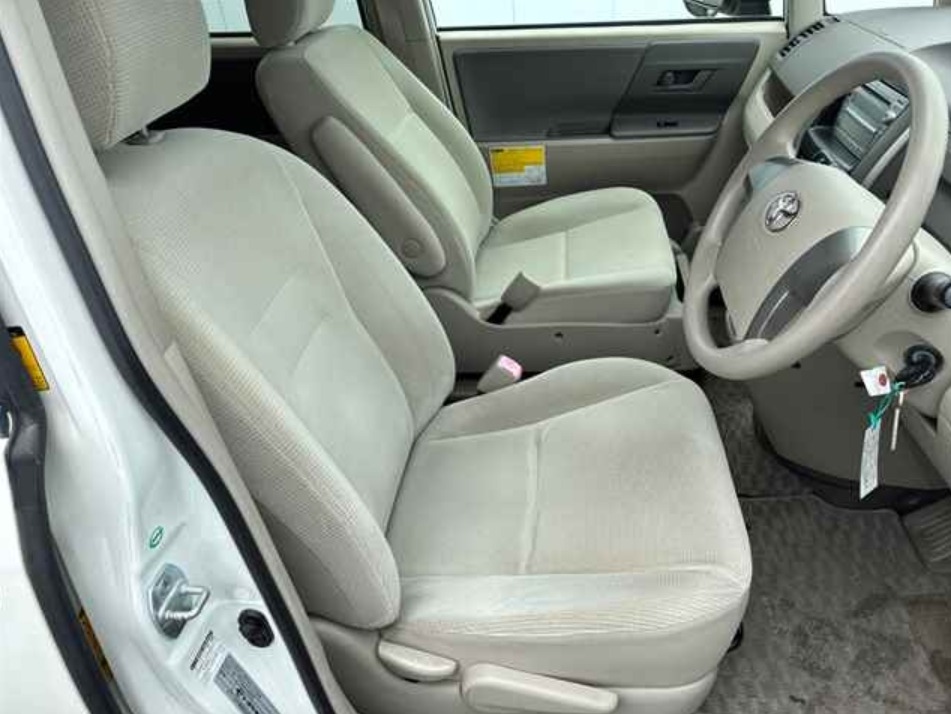 2009 Toyota Noah — photo 4