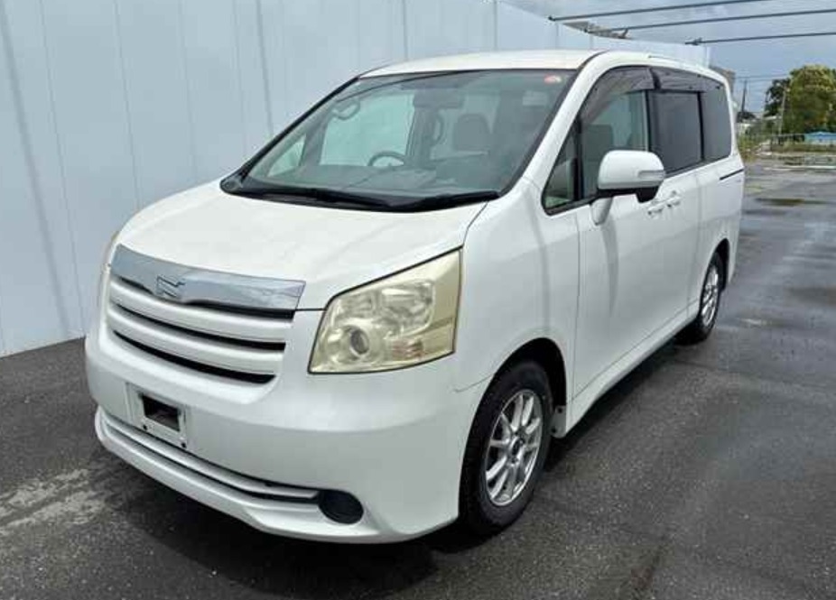 2009 Toyota Noah — photo 7